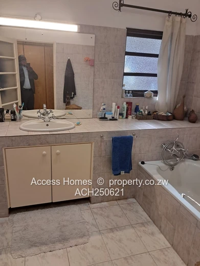 A charming Residence close Kew Drive and Ridgeway North  (Sole Mandate)