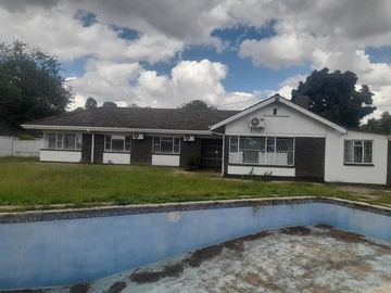 Eastlea along Nigel Philips 200m from  S Machel. 