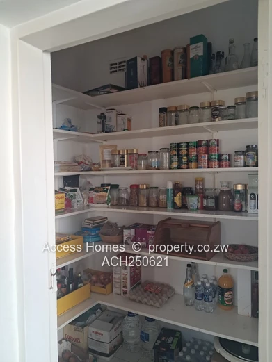 A charming Residence close Kew Drive and Ridgeway North  (Sole Mandate)